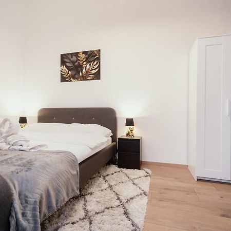 Modelia Apartment At Gellert Square Budapest Eksteriør billede