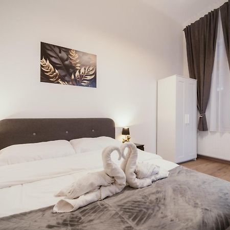 Modelia Apartment At Gellert Square Budapest Eksteriør billede